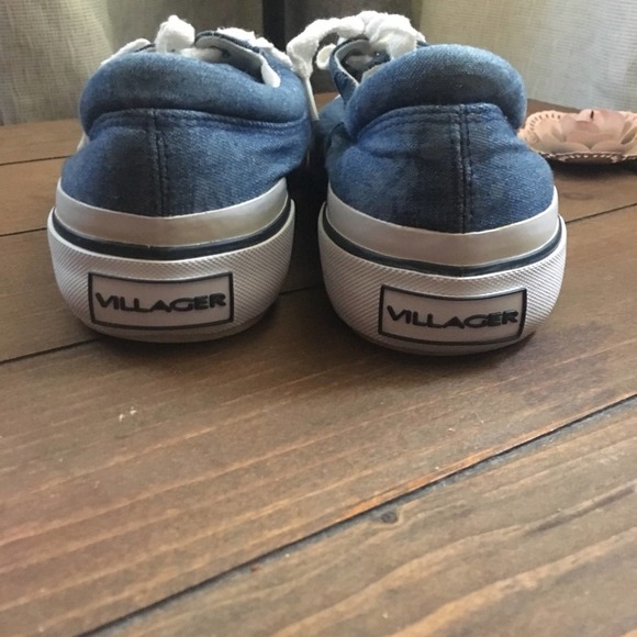 Villager 7 1/2 Blue Tropical Print Sneakers - Picture 6 of 6